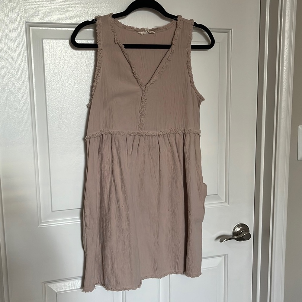 Pink Sleeveless Dress in great condition HAS POCKETS!